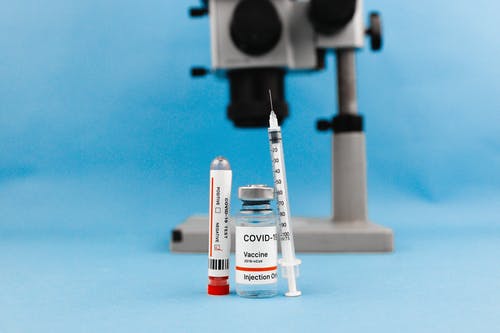 Οι κίνδυνοι για τους εμβολιασμένους. Τι δεν γνωρίζει η επιστήμη;