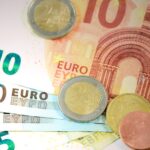 Επίδομα παιδιού: Άνοιξε το Α21, τι πρέπει να προσέξουν οι δικαιούχοι 1 euro money currency the european 158776