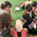 Μαθήματα ρομποτικής για τους μικρούς κατασκηνωτές στην «Κατασκήνωση στην Πόλη» 2 250718 kataskinosi stin poli robotiki 1