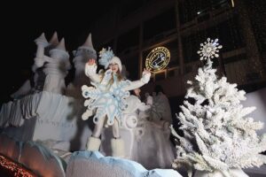 Χριστούγεννα-Πρωτοχρονιά στη Λάρισα: Η Εορταστική Παρέλαση έρχεται ξανά να ζωντανέψει την πόλη 6 251103 eortastiki parelasi kalesma 2