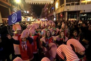 Χριστούγεννα-Πρωτοχρονιά στη Λάρισα: Η Εορταστική Παρέλαση έρχεται ξανά να ζωντανέψει την πόλη 8 251103 eortastiki parelasi kalesma 4