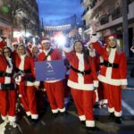 Με Γρηγόρη Αρναούτογλου η χριστουγεννιάτικη παρέλαση – Άρμα-ταχυδρομείο για γράμματα παιδιών στον Άη Βασίλη 2 251215 larissa santa city parelasi