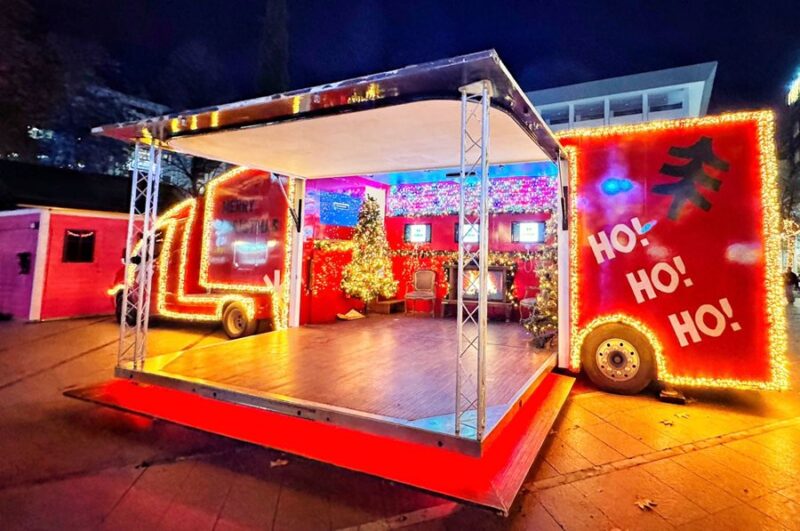 Έρχεται τo Santa Truck στις γειτονιές της Λάρισας - Το “φορτηγό” του Άη Βασίλη ξεκινά το μαγικό ταξίδι του από σήμερα το απόγευμα 4 251219 santa truck stand
