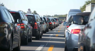 ΑΑΔΕ: Τι αλλάζει στις φοροαπαλλαγές σε ΙΧ για τρίτεκνους και πολύτεκνους 6 long traffic jam from many different cars photo 77761 443555 type15035