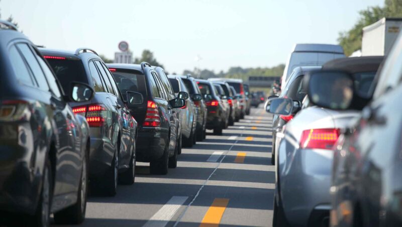 ΑΑΔΕ: Τι αλλάζει στις φοροαπαλλαγές σε ΙΧ για τρίτεκνους και πολύτεκνους 3 long traffic jam from many different cars photo 77761 443555 type15035